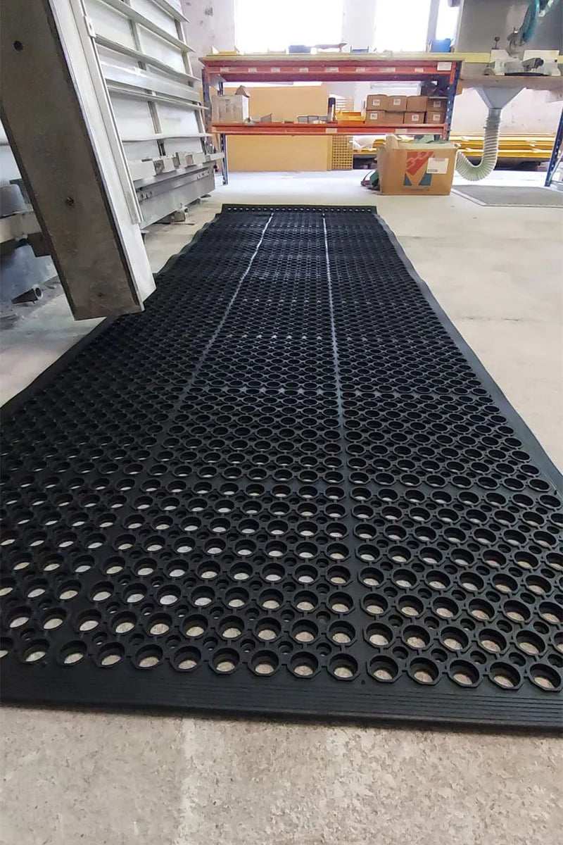 High-Quality Rubber Workshop Safety Mats with Drainage Holes – Anti-Fatigue, Slip-Resistant, Nitrile Rubber, Oil & Grease Resistant, Bevelled Edge