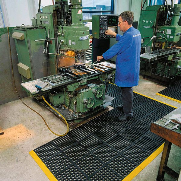 Rubber Interlocking Mats with Good floor to foot cold insulation properties