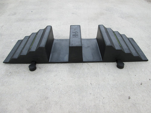 Hose Protection Ramp for HGVs - Durable Rubber, 135x140mm Channels, Reflective Strips, 12T Axle Weight, Ideal for Warehouses & Factories